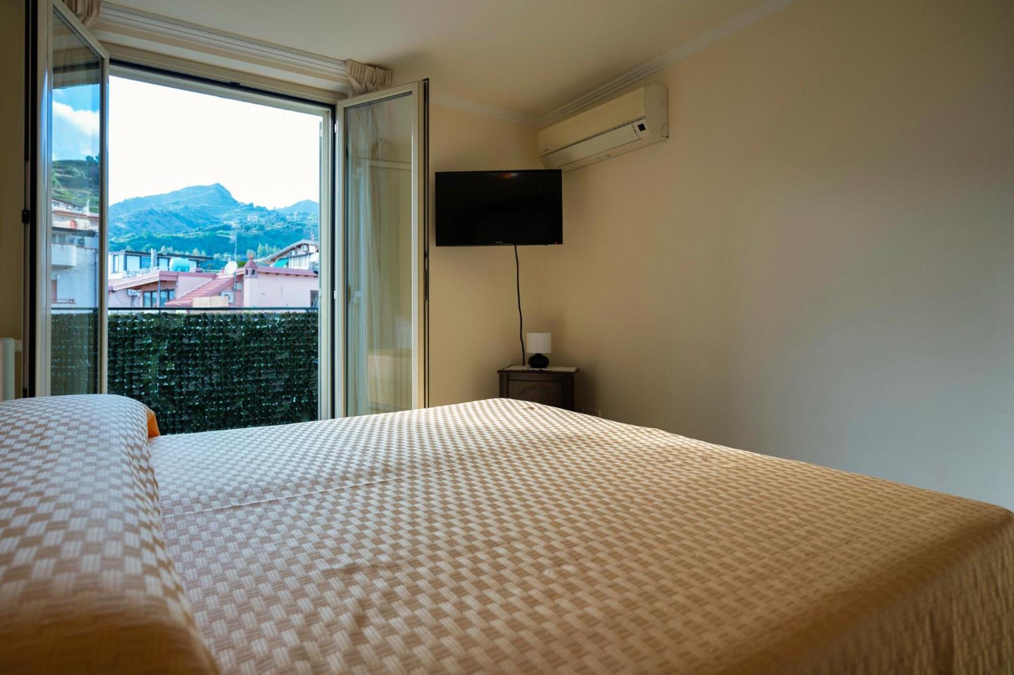 Atticus Apartment Giardini Naxos Ngoại thất bức ảnh